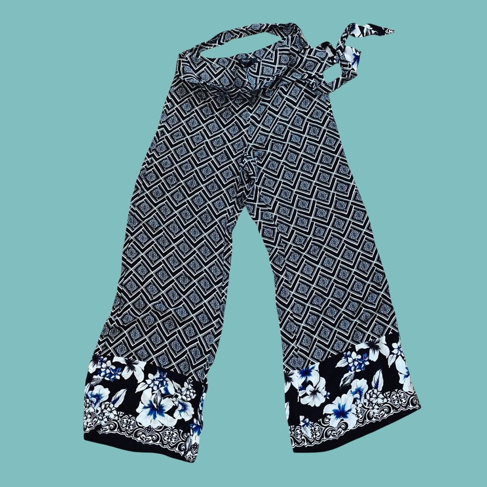 Flowy Hawaiian print pants from White House black market